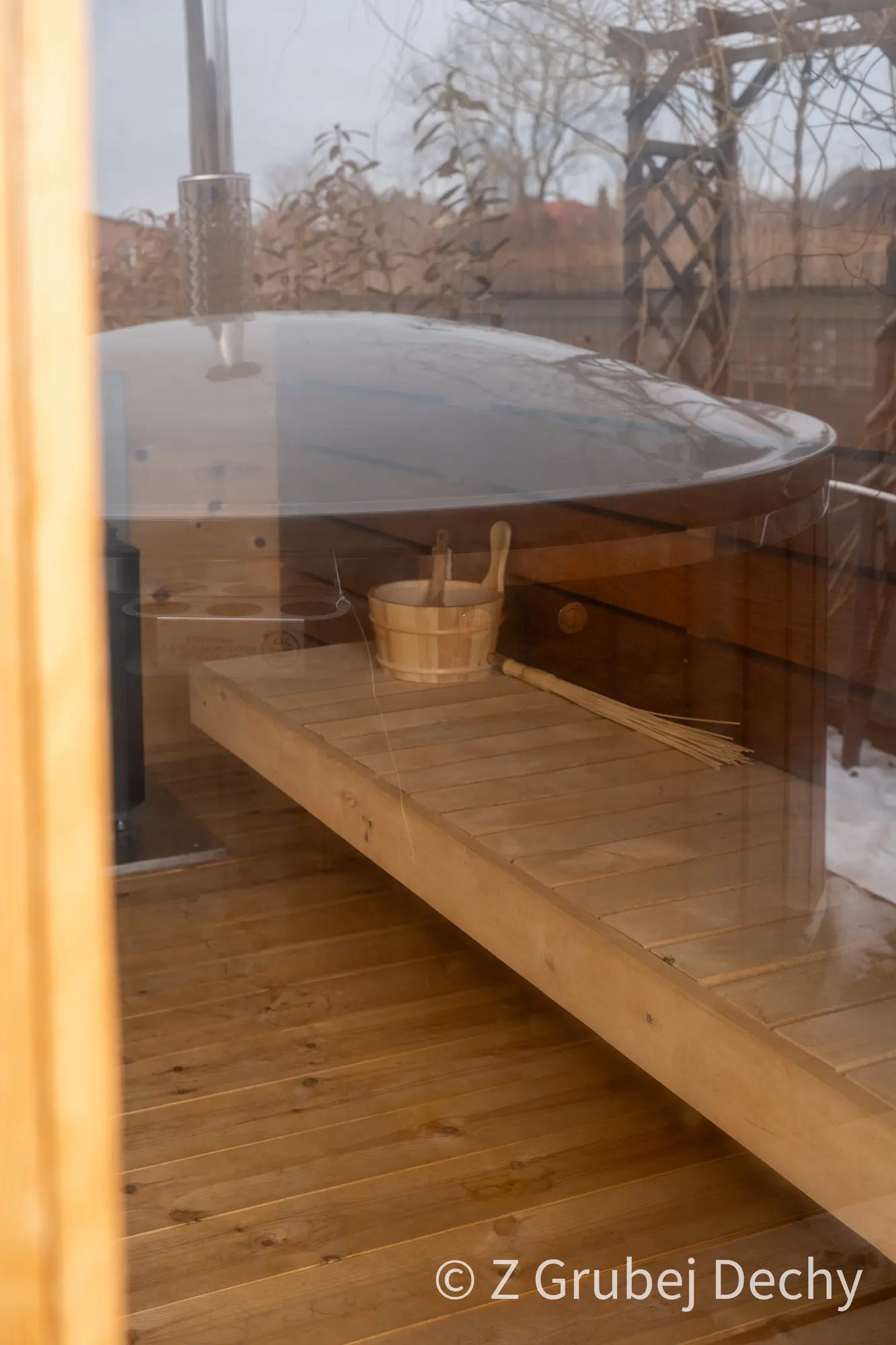 Sauna jednospadowa ukryta Z Grubej Dechy