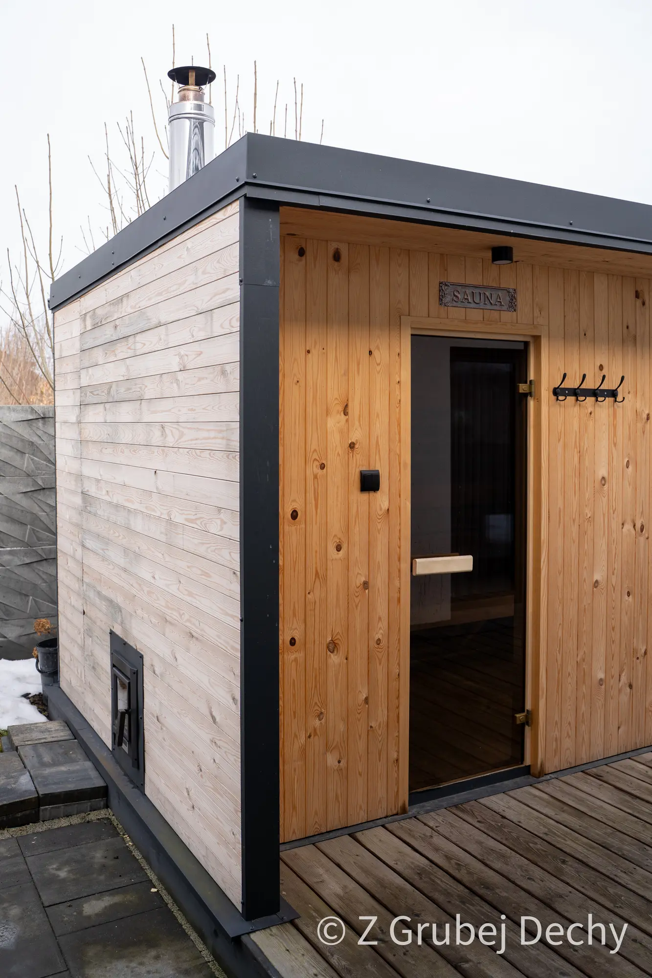 Sauna jednospadowa ukryta Z Grubej Dechy