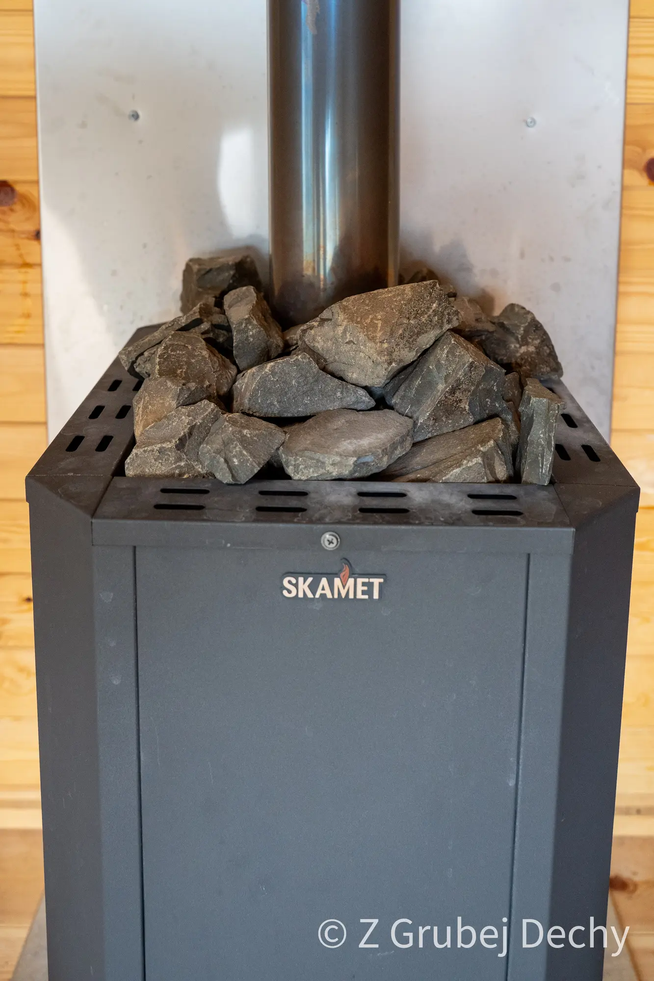 Sauna jednospadowa ukryta Z Grubej Dechy