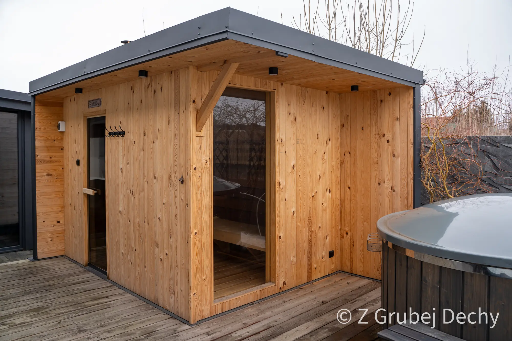 Sauna jednospadowa ukryta Z Grubej Dechy