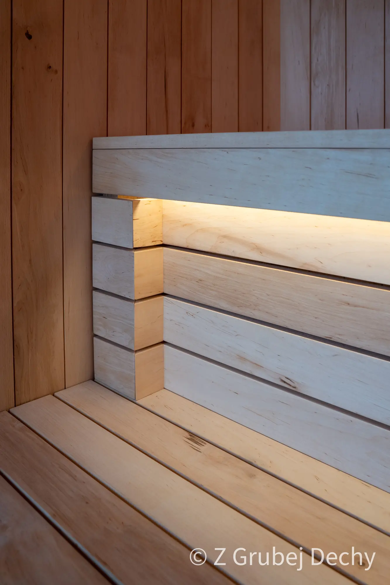 Sauna jednospadowa ukryta Z Grubej Dechy