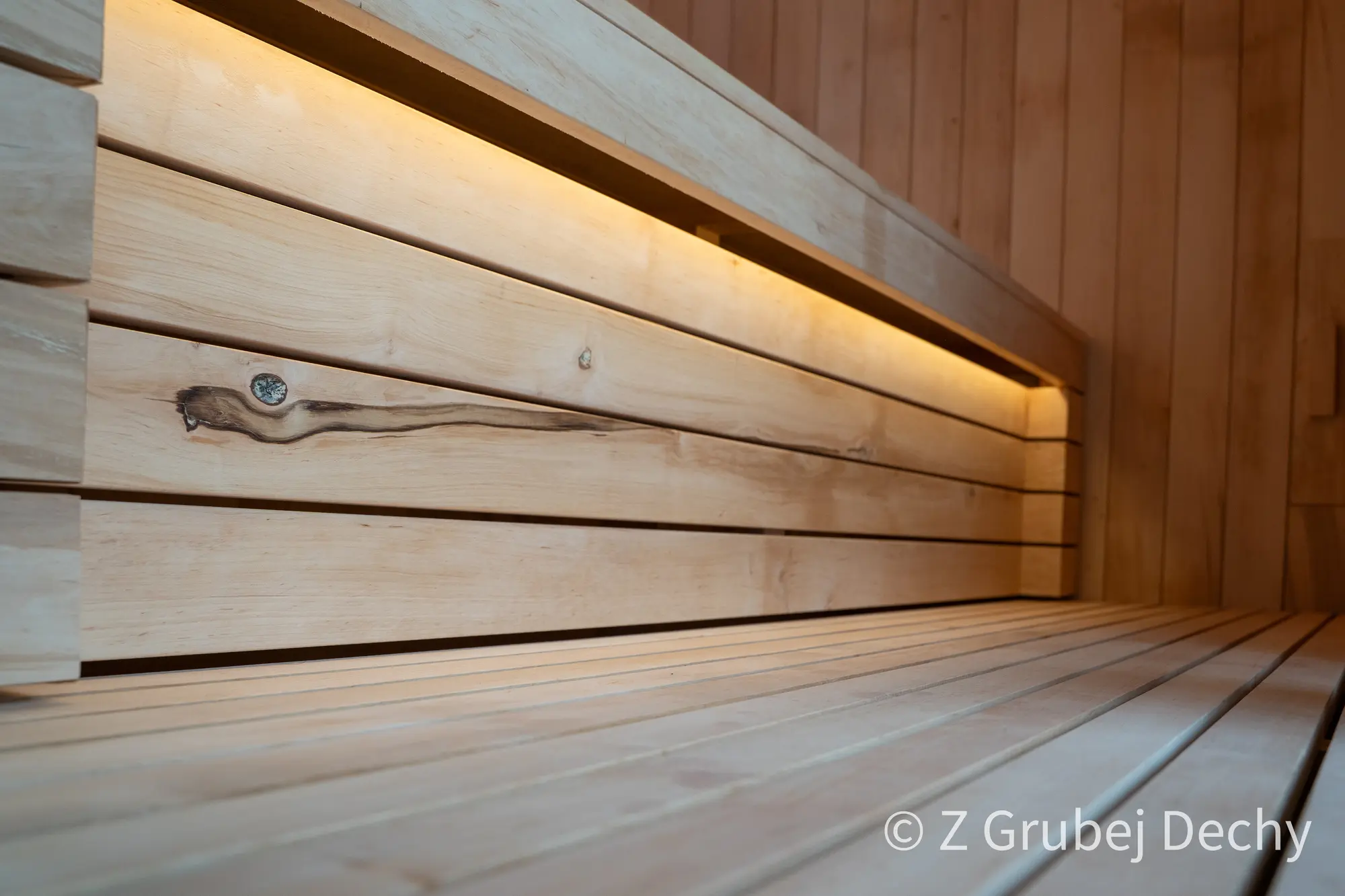 Sauna jednospadowa ukryta Z Grubej Dechy